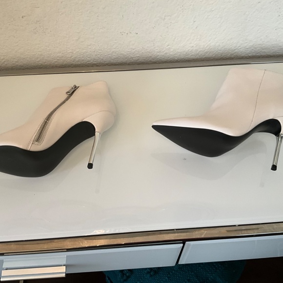 NWOB Steve Madden DANYA white leather bootie  boots♥️😍😍😍 size 8 - Picture 9 of 15